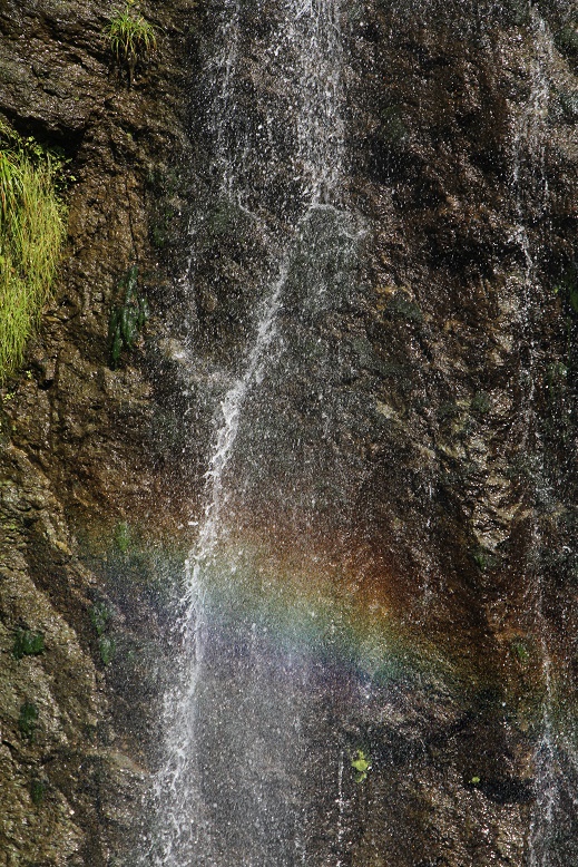 滝に掛かる虹