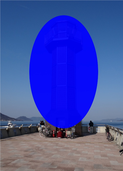 香川県に世界初のガラスの灯台がある